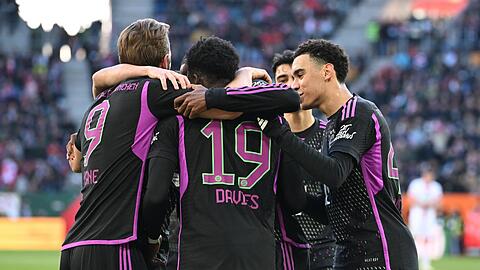 Der FC Bayern München setzte sich in Augsburg nur knapp mit 3:2 durch.