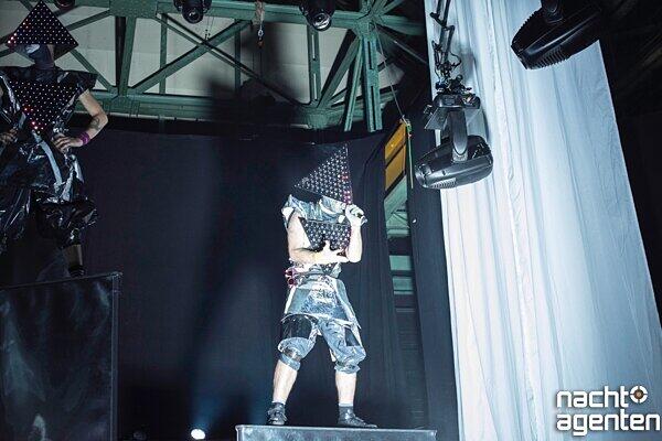 Hip-Hop a la Deichkind. Bilder von der fulminanten Show am 23.11 im Zenith in München.