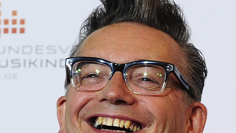 Hat gut lachen: Götz Alsmann ist stets gut angezogen Hat gut lachen: Götz Alsmann ist stets gut angezogen