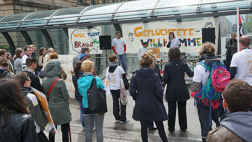 Die Bilder von der Kundgebung "Geflüchtete – Willkommen in München" im Hauptbahnhof. Die Bilder von der Kundgebung "Geflüchtete – Willkommen in München" im Hauptbahnhof.