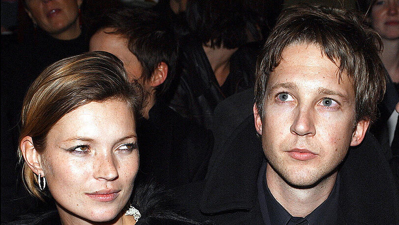 Kate Moss und Jefferson Hack im Jahr 2003 bei einer Modenschau in New York Kate Moss und Jefferson Hack im Jahr 2003 bei einer Modenschau in New York