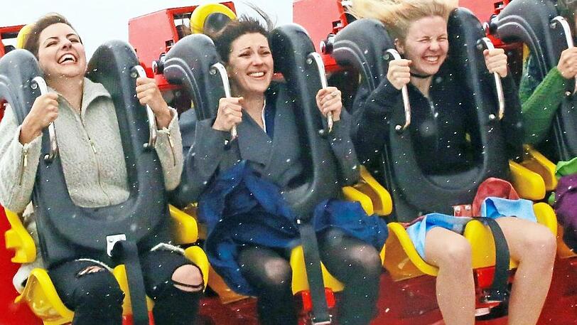 Zwischen Freude und Angst: Der XXL-Racer rauscht 55 Meter in die Tiefe.