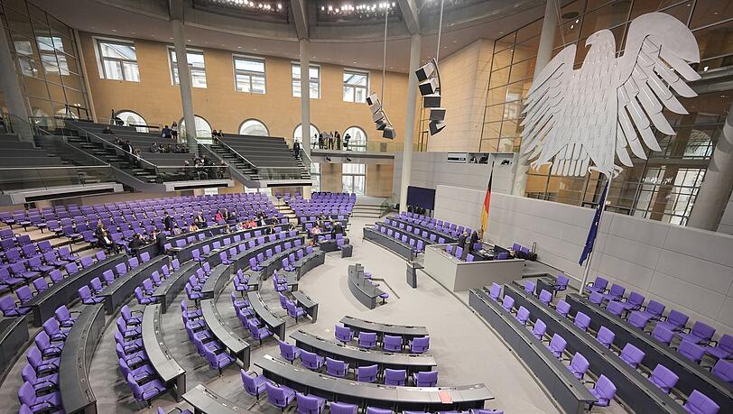 Im neu gewählten Bundestag sind Frauen mit einem Anteil von 32,4 Prozent deutlich unterrepräsentiert. (Archivbild) Im neu gewählten Bundestag sind Frauen mit einem Anteil von 32,4 Prozent deutlich unterrepräsentiert. (Archivbild)