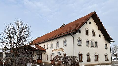 Das Gasthaus Bichler in Ramerberg war viele Jahre lang ein Treffpunkt f&uuml;r Bewohner weit &uuml;ber die Gemeinde hinaus. Das Wirtshaus k&ouml;nnte durch mehrere Doppelh&auml;user ersetzt werden.