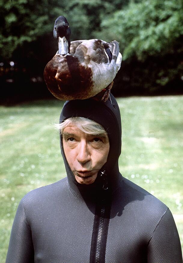 Rudi Carrell während der Dreharbeiten zur Fernsehshow "Rudi kann's nicht lassen" in Bremen (Archivfoto vom Mai 1981). Rudi Carrell während der Dreharbeiten zur Fernsehshow "Rudi kann's nicht lassen" in Bremen (Archivfoto vom Mai 1981).
