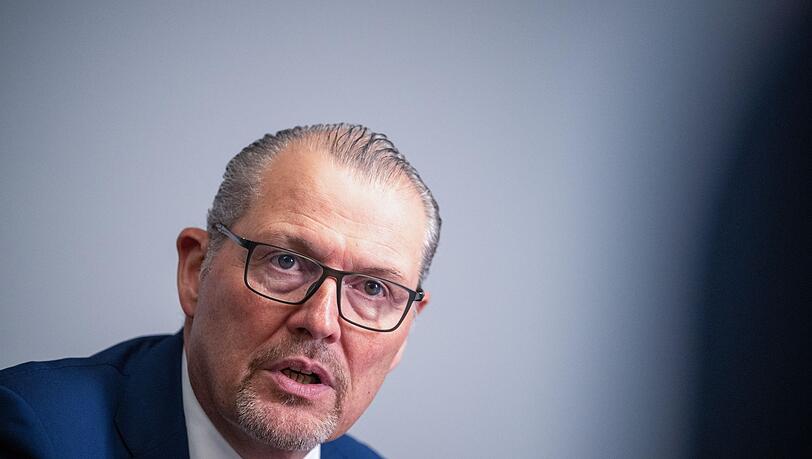 Arbeitgeberpr&auml;sident sieht einen m&uuml;hsamen Weg zur&uuml;ck zu alter St&auml;rke.