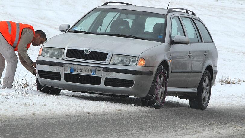 Die Autofahrer haben bei diesen Witterungsbedingungen naturgemäß keine Freude. Die Autofahrer haben bei diesen Witterungsbedingungen naturgemäß keine Freude.