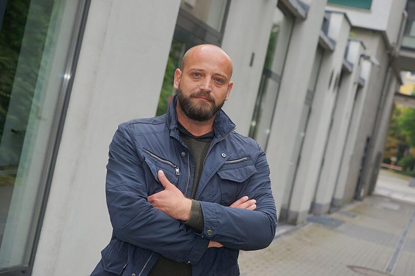 Kay J. (34), Kontrollschaffner: "Ich finde, auch wir bei der MVG haben eine Münchenzulage verdient. Mit Schichtdienst, Sonn- und Feiertagsarbeit komme ich brutto auf 2800, netto auf 1.800 Euro in Vollzeit. Wenn ich mir die 1.020 Euro Miete nicht teilen würde, hätte ich nicht viel mehr zum Leben übrig als ein Hartz-IV-Empfänger."