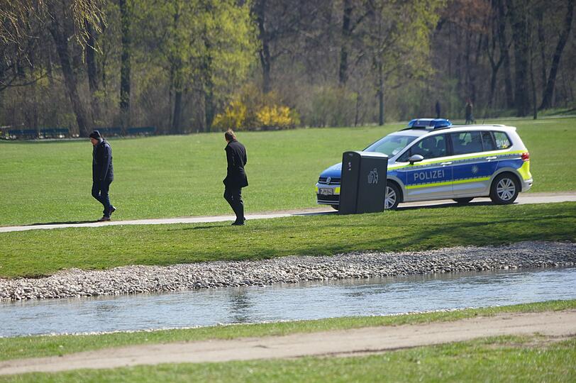 Die Polizei hält auch im Englischen Garten die Augen offen.