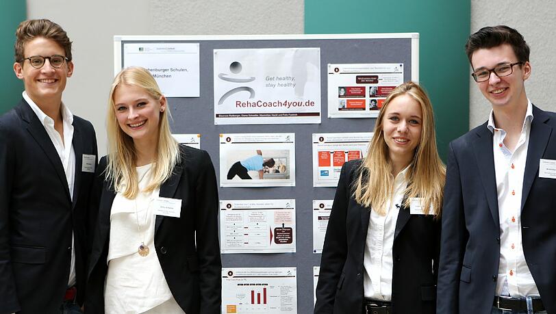 Die 2. Sieger Im Bild (v.l.): Felix Fastrich (17), Diana Schöller (17), Eleonore Reitberger (17) und Maximilian Hackl (17). Die 2. Sieger Im Bild (v.l.): Felix Fastrich (17), Diana Schöller (17), Eleonore Reitberger (17) und Maximilian Hackl (17).