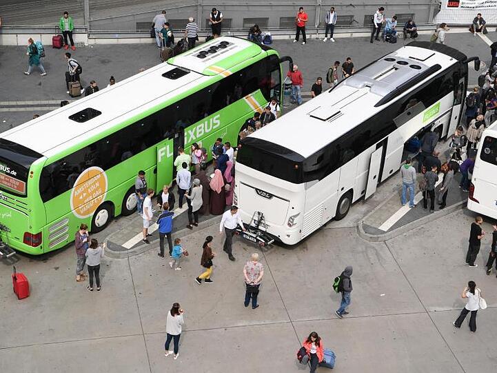 Autoverband ADAC fordert eine niedrigere Mehrwertsteuer für den Fernbusverkehr.