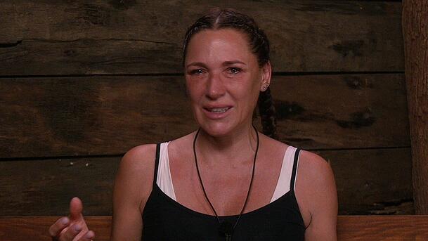 Simone Ballack ist vom Gezanke und Ariels Wutausbr&uuml;che genervt. Im Dschungeltelefon kommen die Tr&auml;nen