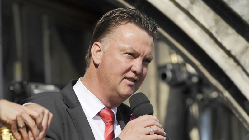 Bier für Louis - dabei steht Bayern-Trainer van Gaal doch auf Wasser, in allen Lebenslagen. Bier für Louis - dabei steht Bayern-Trainer van Gaal doch auf Wasser, in allen Lebenslagen.