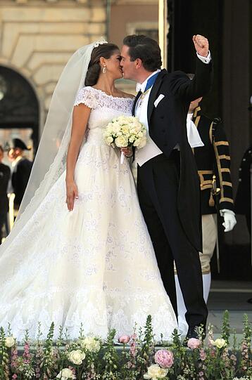 Die Braut im Spitzen-Kleid und der Bräutigam zu Tränen gerührt: Die schwedische Prinzessin Madeleine und der New Yorker Banker Chris O'Neill haben in Stockholm geheiratet. Die Bilder!