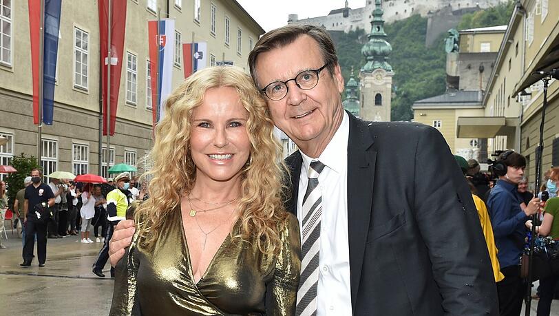 Seit 1998 ist Katja Burkard mit Hans Mahr liiert. Seit 1998 ist Katja Burkard mit Hans Mahr liiert.