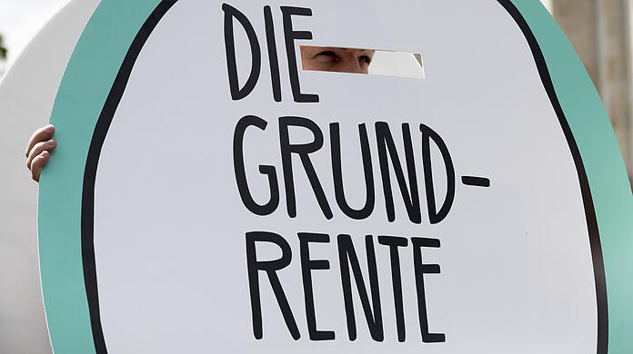 Rund 1,3 Millionen Menschen mit kleiner Rente bekommen 2021 einen Aufschlag.