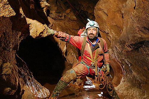 Schlammig: Forscher Johann Westhauser in der Riesending-Höhle im Untersberg.