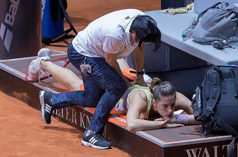 Ein unglücklicher Stur zwingt Andrea Petkovic zu einer Behandlungspause. Danach unterliegt sie der Polin Radwanska.