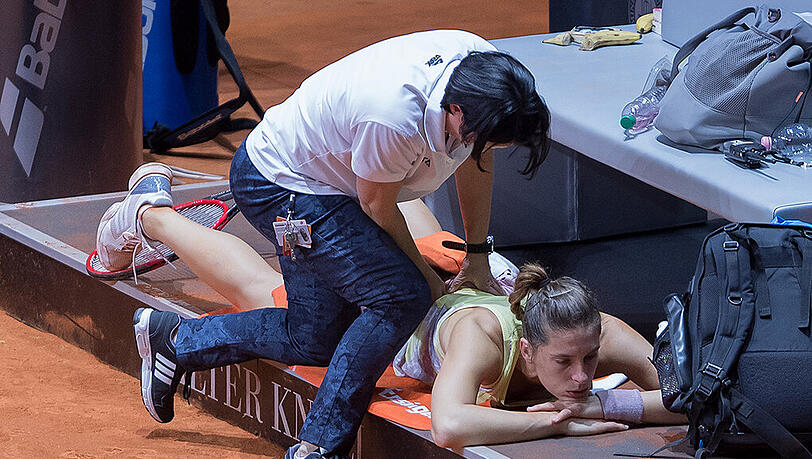 Ein unglücklicher Stur zwingt Andrea Petkovic zu einer Behandlungspause. Danach unterliegt sie der Polin Radwanska. Ein unglücklicher Stur zwingt Andrea Petkovic zu einer Behandlungspause. Danach unterliegt sie der Polin Radwanska.