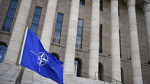 Das finnische Parlament hat den Weg für einen Nato-Mitgliedschaftsantrag freigemacht.