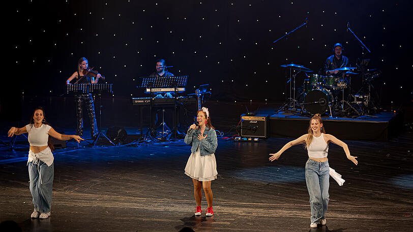 Girpower beim Song "Barbie Girl".