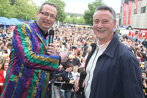 Die beiden wichtigsten Fürther hatten viel Spaß: OB Thomas Jung (r.) mit Spaßmacher Volker Heißmann.