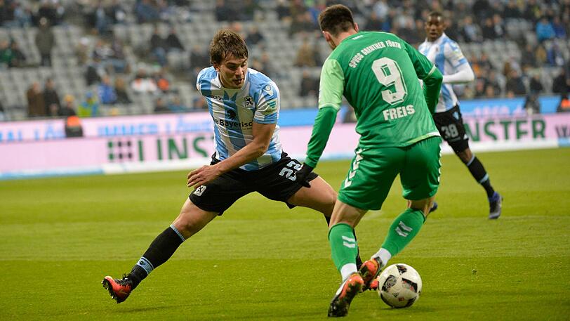 STOJKOVIC - NOTE 4: Holte sich eine unnötige Gelbe Karte ab. Der Montenegriner versuchte, das Spiel breit zu machen. Es kamen aber keine Akzente, mit Schwächen im Defensivverhalten.