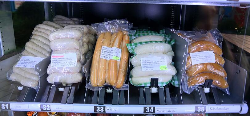 Dem Münchner liebste Würstl gibt's natürlich auch im Wurstautomaten.