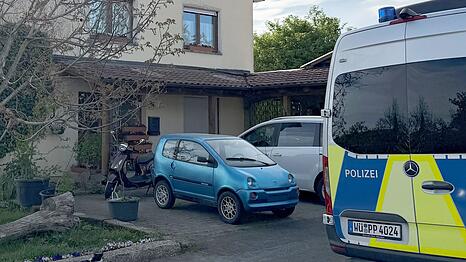 Die Polizisten suchen einen 18-J&auml;hrigen - und vermuten ein Gewaltverbrechen.