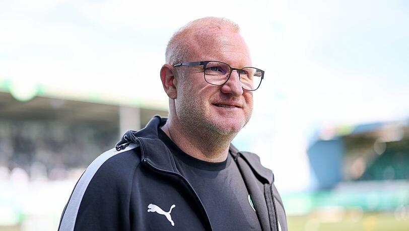 Die F&uuml;rther und Trainer Heiko Vogel freuen sich auf das Frankenderby. (Archivbild)