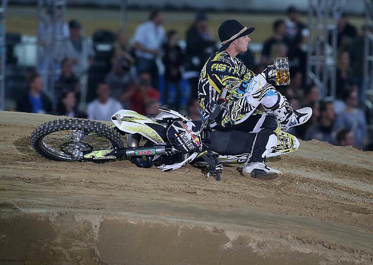 Am Samstag haben die X-Fighters in München Station gemacht - und spektakuläre Stunts gezeigt. Mit von der Partie beim letzten Stopp vor dem Finale in Sydney: Die Stars der Szene rund um den Spanier Dany Torres.