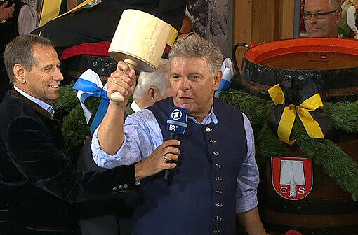 Und dann der traditionelle Spruch des Münchner Oberbürgermeisters: "Ozapft is. Auf eine friedliche Wiesn."