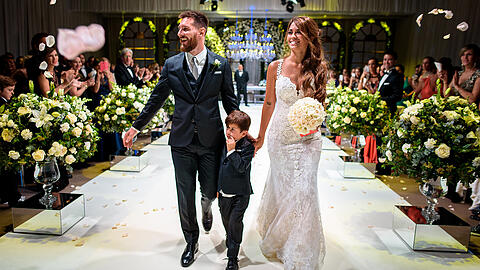 Lionel Messi heiratete seine Jugendliebe Antonela. Zahlreiche Promis waren zu Gast. Die AZ zeigt die Bilder von Messis rauschendem Hochzeitsfest.