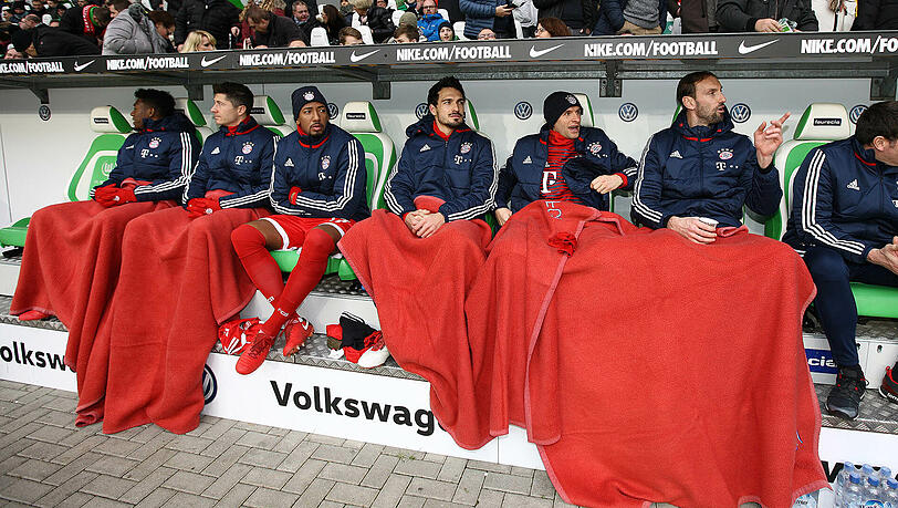 Was für eine Auswechselbank! David Alaba, Robert Lewandowski, Jérôme Boateng, Mats Hummels, Thomas Müller und Tom Starke (v.l.) nahmen zu Beginn der Partie am Spielfeldrand Platz. Was für eine Auswechselbank! David Alaba, Robert Lewandowski, Jérôme Boateng, Mats Hummels, Thomas Müller und Tom Starke (v.l.) nahmen zu Beginn der Partie am Spielfeldrand Platz.