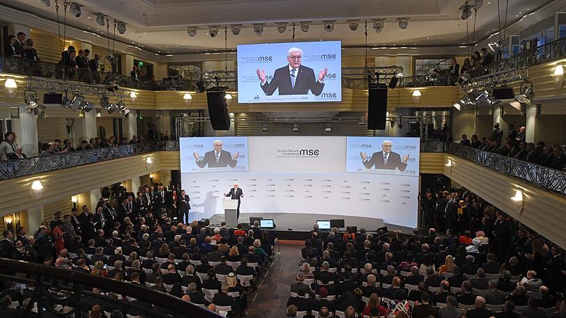 Frank-Walter Steinmeier spricht am ersten Tag der Münchner Sicherheitskonferenz.