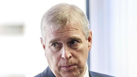 Prinz Andrew hat sich nach langer Abwesenheit wieder in der Öffentlichkeit gezeigt.