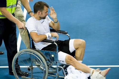 Das Ende der bislang letzten Tennispartie von Nicolas Kiefer. Beim Hopman Cup in Perth Anfang Januar erlitt er einen doppelten Bänderriss.