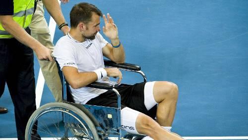 Das Ende der bislang letzten Tennispartie von Nicolas Kiefer. Beim Hopman Cup in Perth Anfang Januar erlitt er einen doppelten Bänderriss.