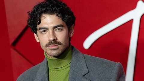Joe Jonas feiert mit seinen Brüdern 20 Jahre Bandgeschichte. Die Jubiläumstour startete am 10. August im MetLife Stadium in New Jersey.