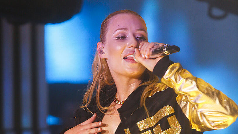 Hand aufs Herz: Iggy Azalea hat bei ihrer Oberweite nachhelfen lassen Hand aufs Herz: Iggy Azalea hat bei ihrer Oberweite nachhelfen lassen