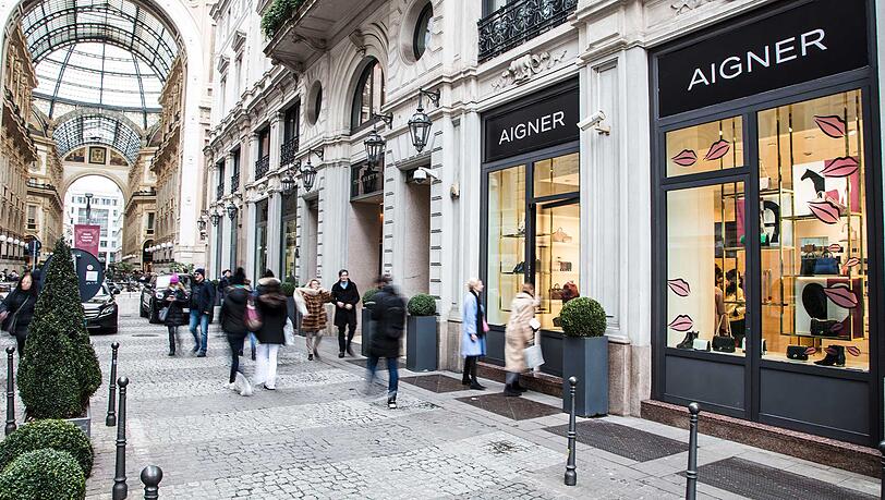 Wenn das mal kein stilvolles Ambiente ist: Der neue Aigner-Store in der Mailänder Shopping-Passage Galleria Vittorio Emanuele II Wenn das mal kein stilvolles Ambiente ist: Der neue Aigner-Store in der Mailänder Shopping-Passage Galleria Vittorio Emanuele II
