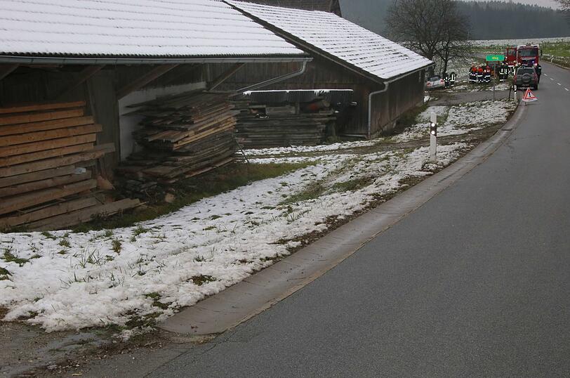 Die 86-Jährige kam aus bisher ungeklärten Gründen von der Straße ab.