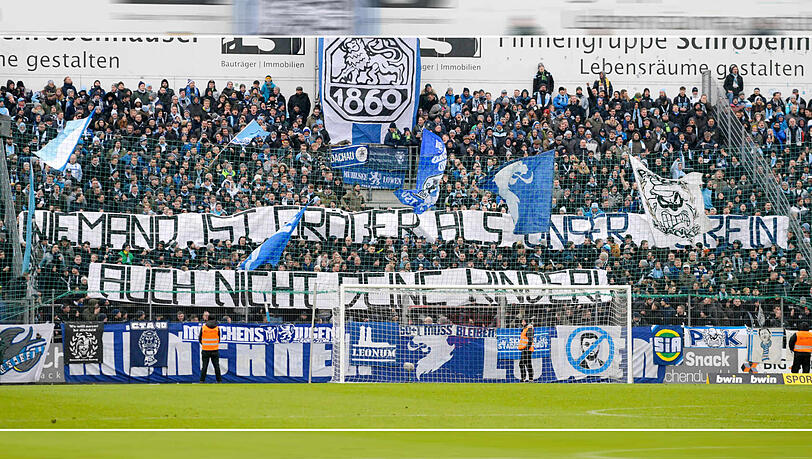 Das Spruchband des Löwen-Anhangs beim Spiel gegen Haching. Das Spruchband des Löwen-Anhangs beim Spiel gegen Haching.