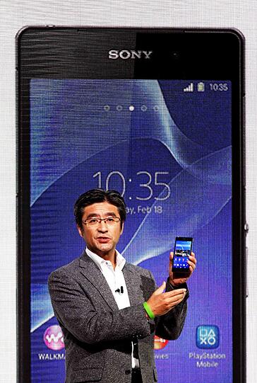 Und das neue Xperia Z2 von Sony. Präsentiert wird es vom Präsidenten der Mobilen Kommunikation und CEO bei Sony, Kunimasa Suzuki beim Mobile World Congress in Barcelona.