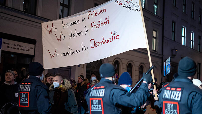 Die Polizei war mit starken Kräften vor Ort. Die Polizei war mit starken Kräften vor Ort.