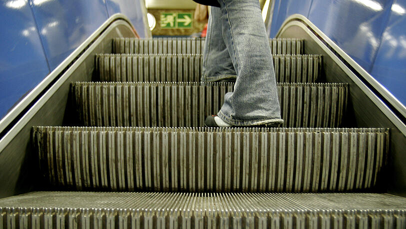 Die 13-J&auml;hrige wurde auf der Rolltreppe stehend von einem 65-J&auml;hrigen von hinten begrapscht. (Symbolbild)