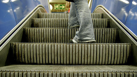 Die 13-J&auml;hrige wurde auf der Rolltreppe stehend von einem 65-J&auml;hrigen von hinten begrapscht. (Symbolbild)