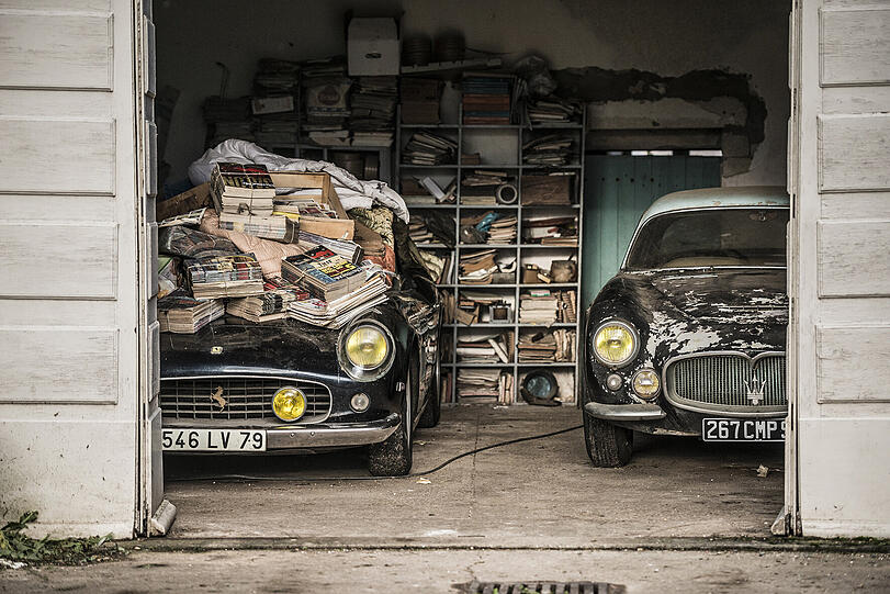 In einer französischen Scheunde wurden Dutzende legendäre Oldtimer gefunden. Geschätzer Wert: rund 16 Millionen Euro.