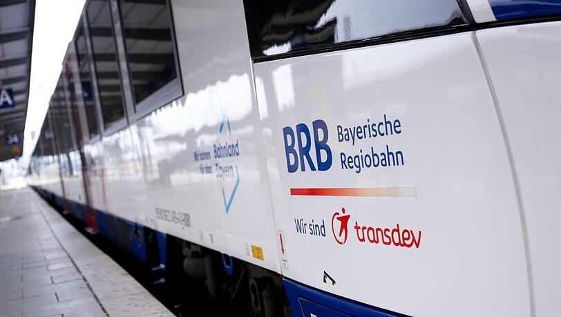 Fahrgäste müssen sich nach der Entgleisung eines Zuges der Bayerischen Regiobahn (BRB) auf Ausfälle und Verspätungen einstellen. (Symbolbild) Fahrgäste müssen sich nach der Entgleisung eines Zuges der Bayerischen Regiobahn (BRB) auf Ausfälle und Verspätungen einstellen. (Symbolbild)