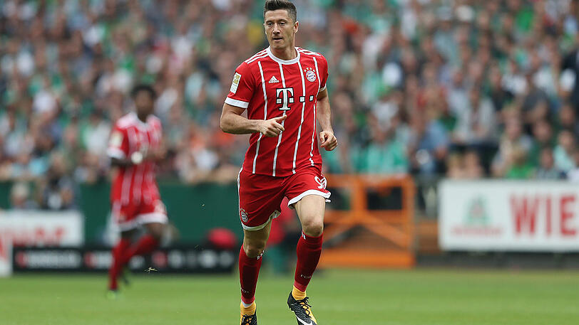 ROBERT LEWANDOWSKI: Note 4. Nach seiner deutlichen Kritik an der Transferpolitik der Bayern im "Spiegel" ließ der Topstürmer keine besonders gute Leistung folgen. Vergab nach toller Müller-Flanke die Führung (7.), traf nur die Oberkante der Latte. Sein Freistoß zischte knapp am Tor vorbei (31.). Unglücklich. (Archivfoto)